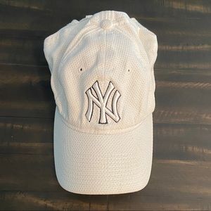 White NY Yankees hat